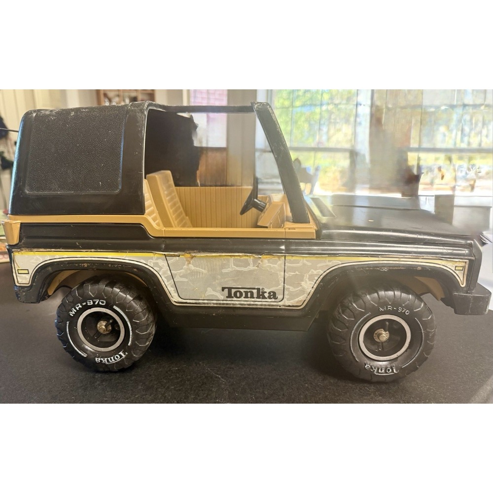 Vintage 1979 17" Tonka Bronco Toy Truck MR-970 Jeep Black Gold Pressed steel USA